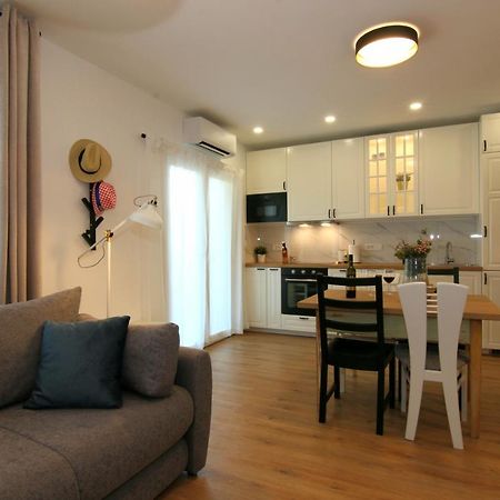 Apartments Tona Zaboric Exterior photo