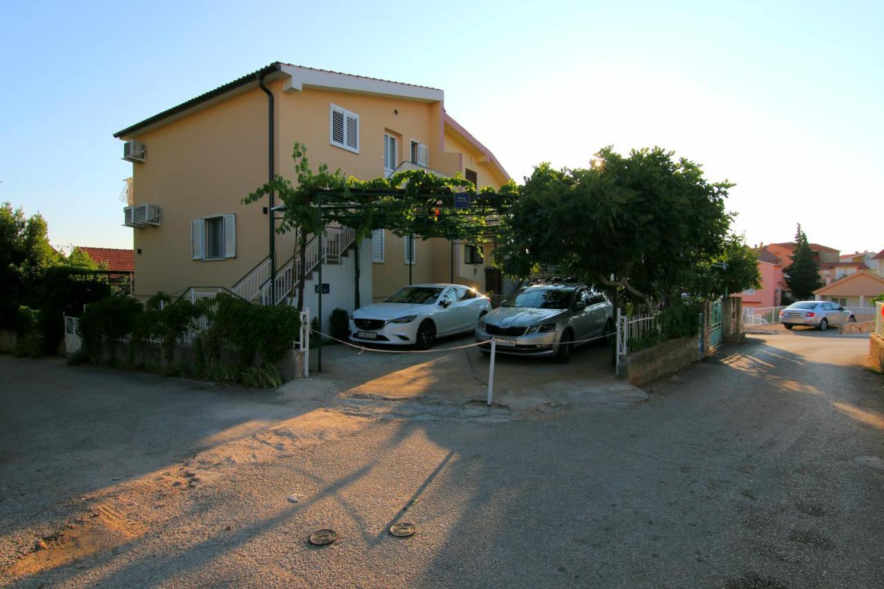 Apartments Tona Zaboric Exterior photo